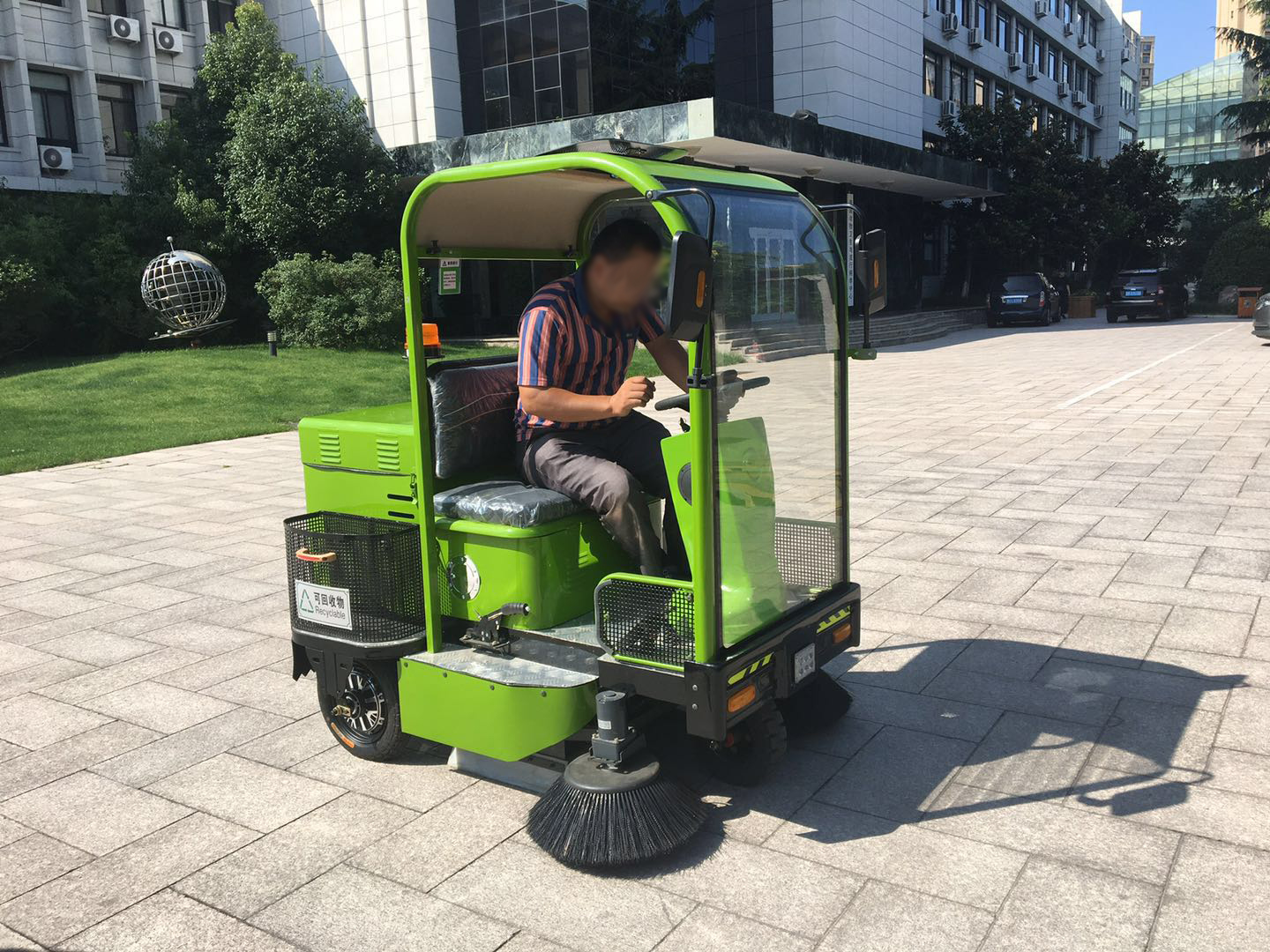 駕駛式掃地機(jī)需要被清洗么？